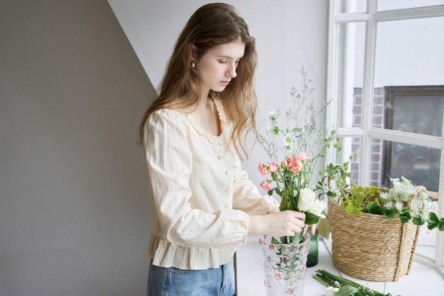Noteny Round-Neck Frill Blouse – LETTER FROM MOON