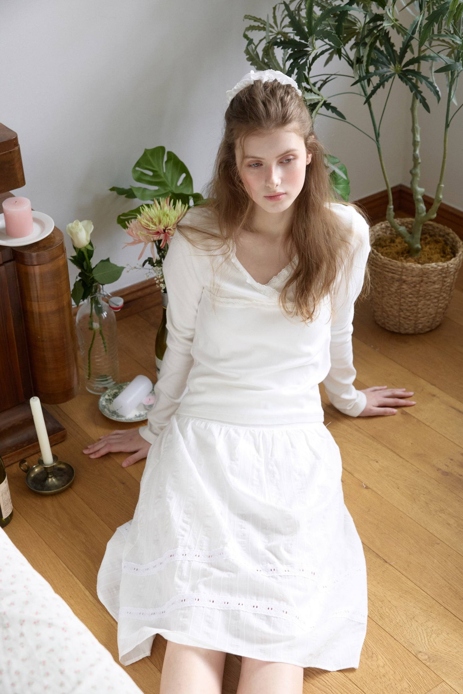 LETTER FROM MOON VネックレースラップTシャツ（クリーム） V-Neck Lace Wrap T-Shirt – LETTER FROM MOON