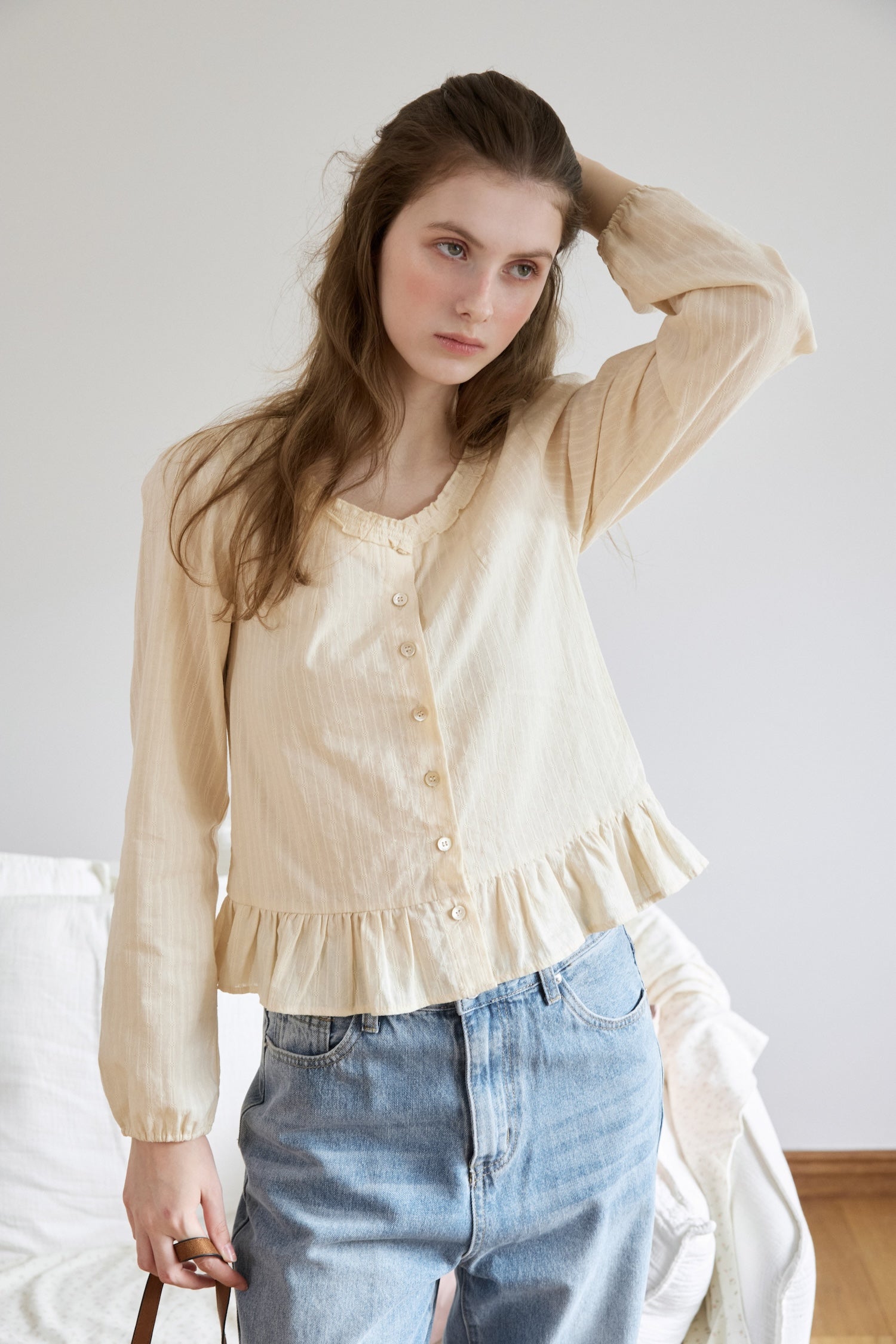 Noteny Round-Neck Frill Blouse – LETTER FROM MOON
