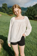 [予約販売/8月下旬入庫予定] Mori Lace Square Long Blouse