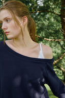 [予約販売/8月下旬入庫予定] Duet Lace Layered One-Shoulder Sweatshirt