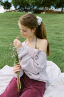 [予約販売/8月下旬入庫予定] More Waffle Off-Shoulder Sweatshirt