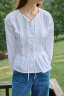 [予約販売/8月下旬入庫予定] Floral Embroidered Pintuck Blouse