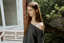 [予約販売/8月下旬入庫予定] Duet Lace Layered One-Shoulder Sweatshirt