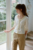 [予約販売/8月下旬入庫予定] Hazel Frill Half Blouse