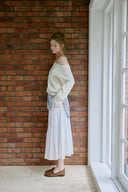 [予約販売/8月下旬入庫予定] More Waffle Off-Shoulder Sweatshirt