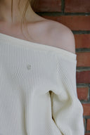 [予約販売/8月下旬入庫予定] More Waffle Off-Shoulder Sweatshirt