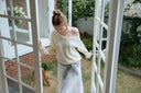 [予約販売/8月下旬入庫予定] More Waffle Off-Shoulder Sweatshirt