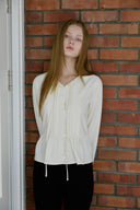 [予約販売/8月下旬入庫予定] Floral Embroidered Pintuck Blouse