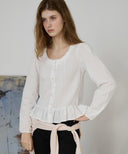 [予約販売/9月中旬入庫予定] Noteny Round-Neck Frill Blouse