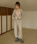 [予約販売/11月上旬入荷] Signning Flower Velour Jogger Pants