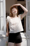 Middle Line Frill Blouse